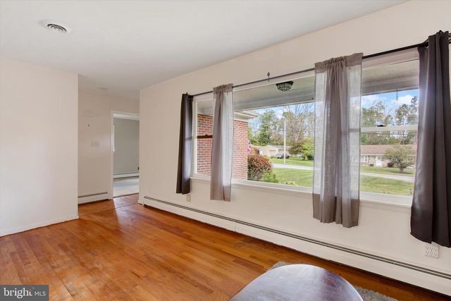 5840 YORK RD, Spring Grove, PA 17362