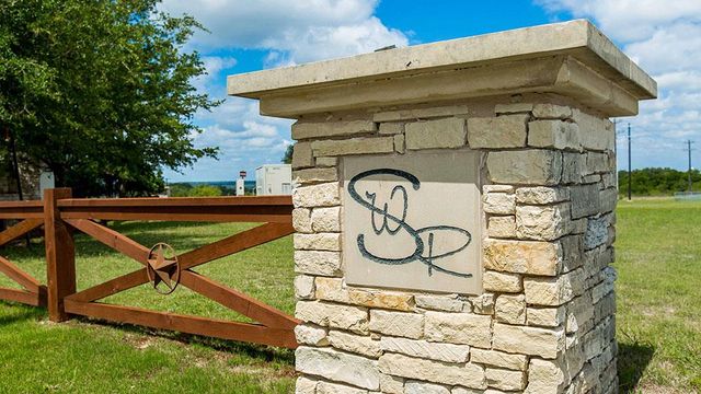813 Drystone TRL, Liberty Hill, TX 78642