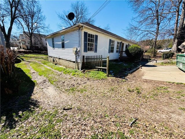 328 Roosevelt Circle NE, Marietta, GA 30060