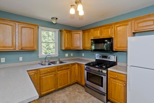 3 Rita Mary Way, Westfield, MA 01085