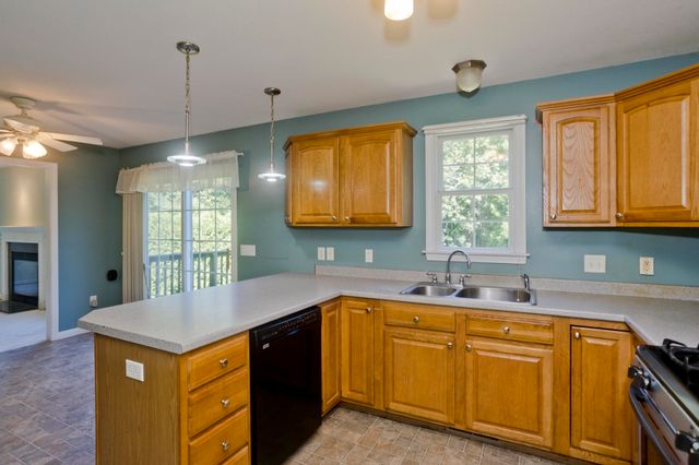 3 Rita Mary Way, Westfield, MA 01085