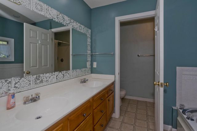3 Rita Mary Way, Westfield, MA 01085