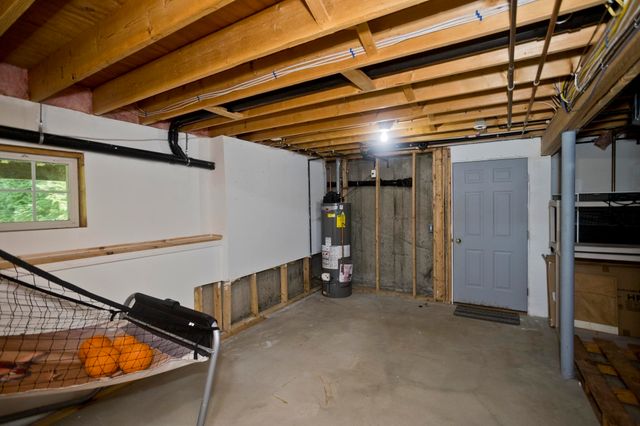 3 Rita Mary Way, Westfield, MA 01085