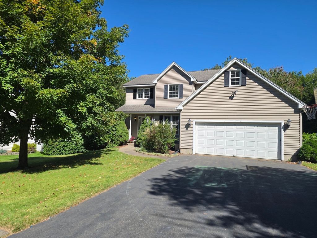 3 Rita Mary Way, Westfield, MA 01085