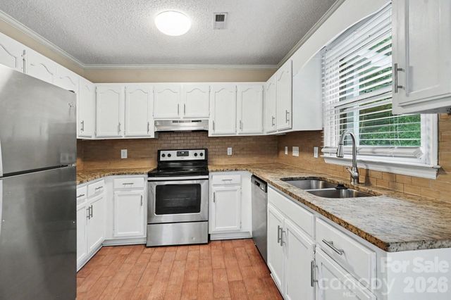 10826 Hunters Trace Court, Charlotte, NC 28262