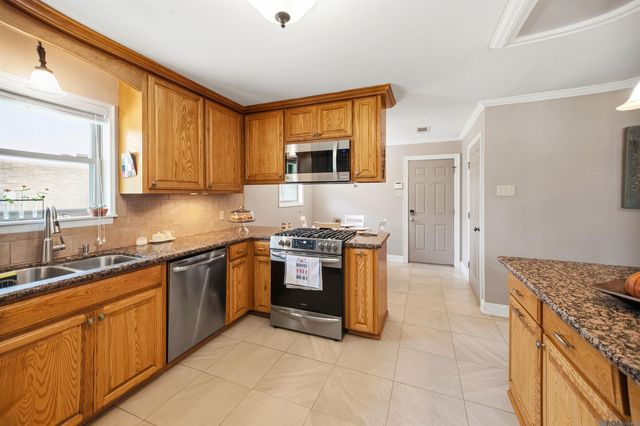 11021 Fieldcrest Dr, Baton Rouge, LA 70811