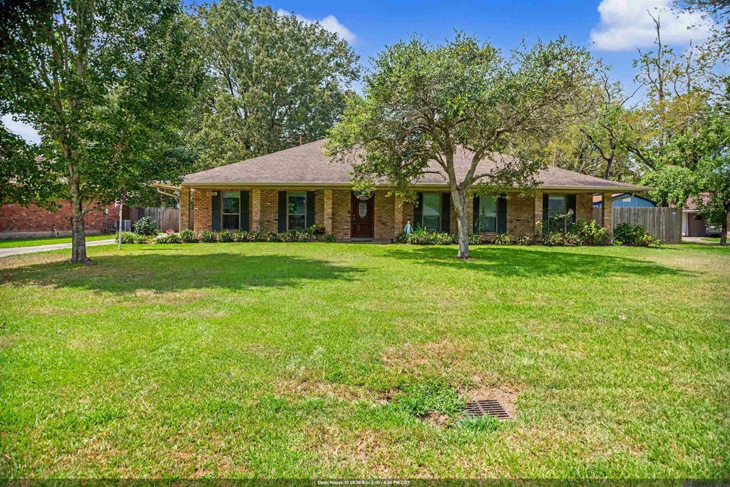 11021 Fieldcrest Dr, Baton Rouge, LA 70811