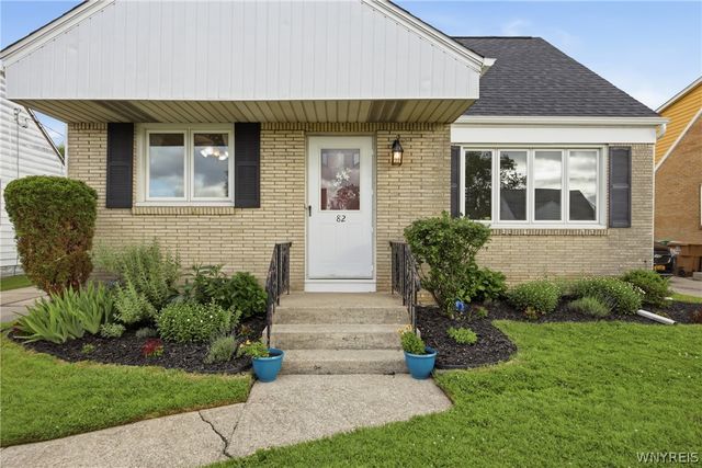 82 Cathedral Lane, Cheektowaga, NY 14225