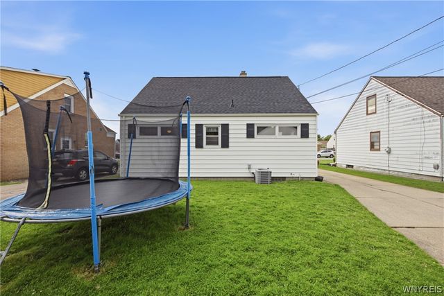 82 Cathedral Lane, Cheektowaga, NY 14225