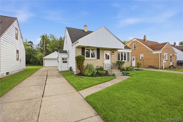 82 Cathedral Lane, Cheektowaga, NY 14225