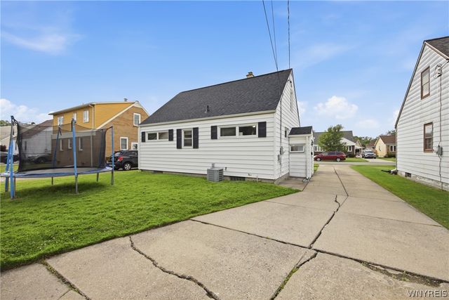 82 Cathedral Lane, Cheektowaga, NY 14225