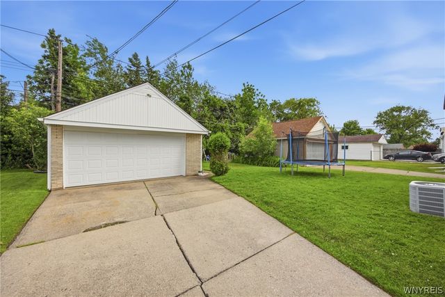 82 Cathedral Lane, Cheektowaga, NY 14225