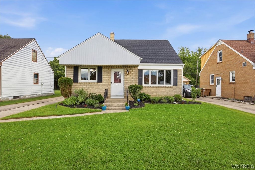 82 Cathedral Lane, Cheektowaga, NY 14225