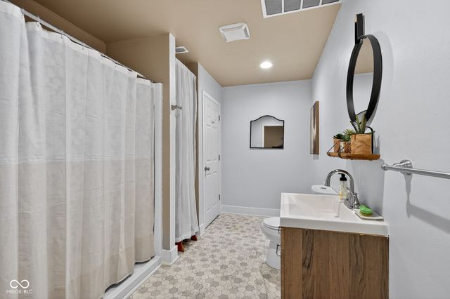 330 Duck Creek Lane, Noblesville, IN 46060