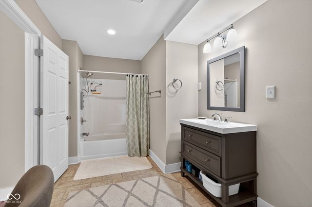 330 Duck Creek Lane, Noblesville, IN 46060