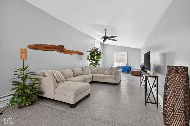 330 Duck Creek Lane, Noblesville, IN 46060