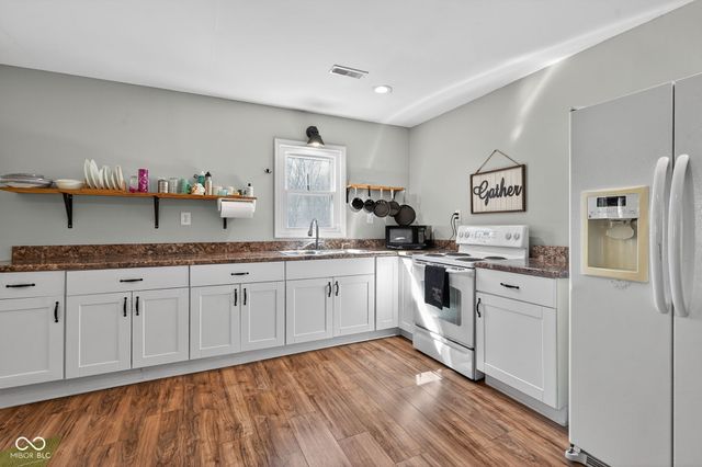 330 Duck Creek Lane, Noblesville, IN 46060