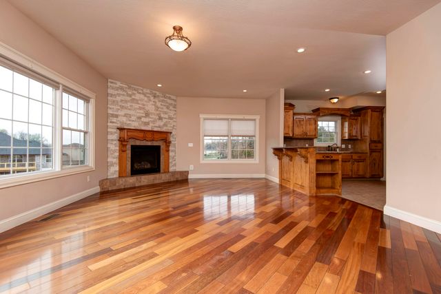 1218 W Holly Street, Ozark, MO 65721