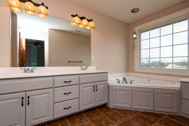 1218 W Holly Street, Ozark, MO 65721