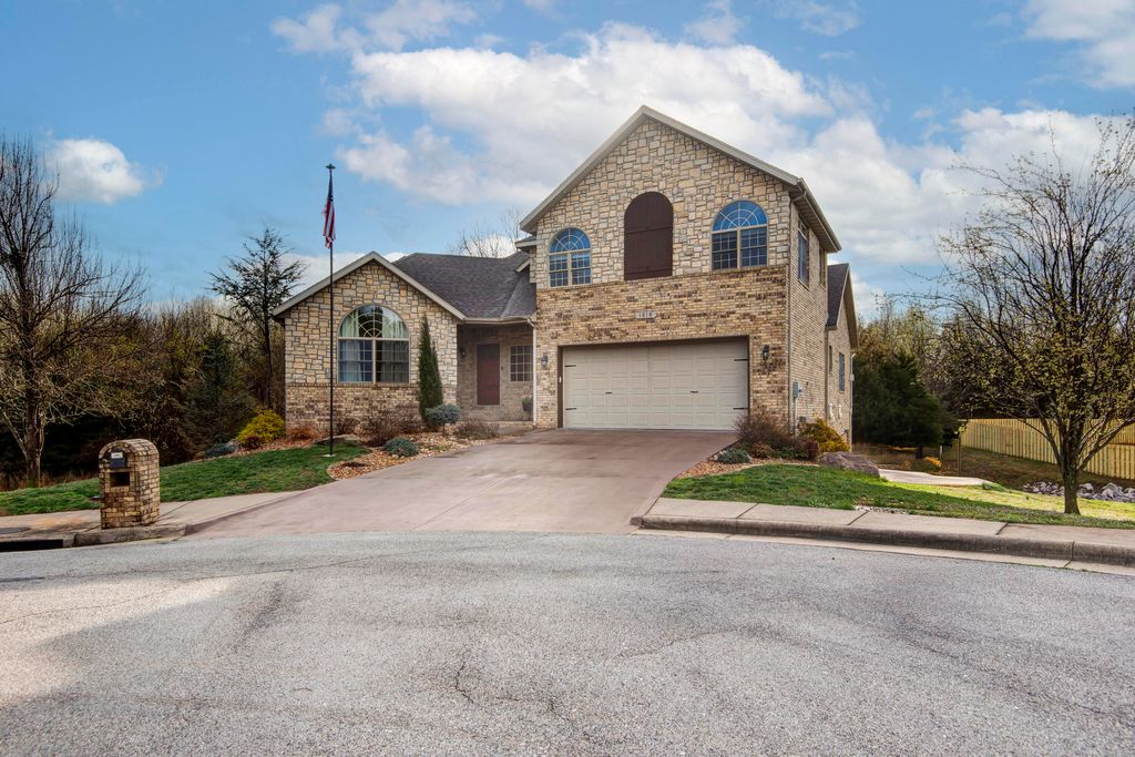 1218 W Holly Street, Ozark, MO 65721