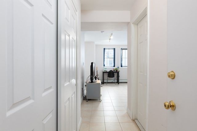 2 Arlington St 4, Cambridge, MA 02140