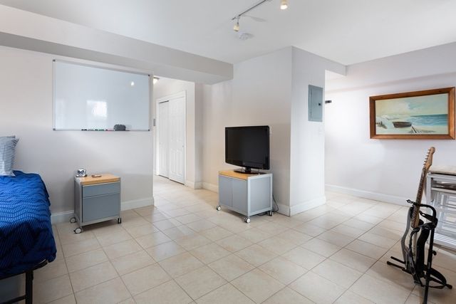 2 Arlington St 4, Cambridge, MA 02140