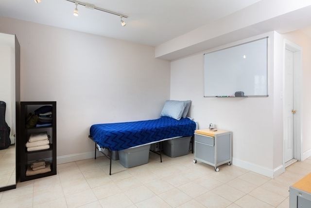 2 Arlington St 4, Cambridge, MA 02140
