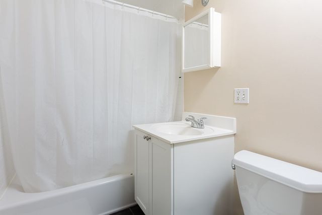 2 Arlington St 4, Cambridge, MA 02140