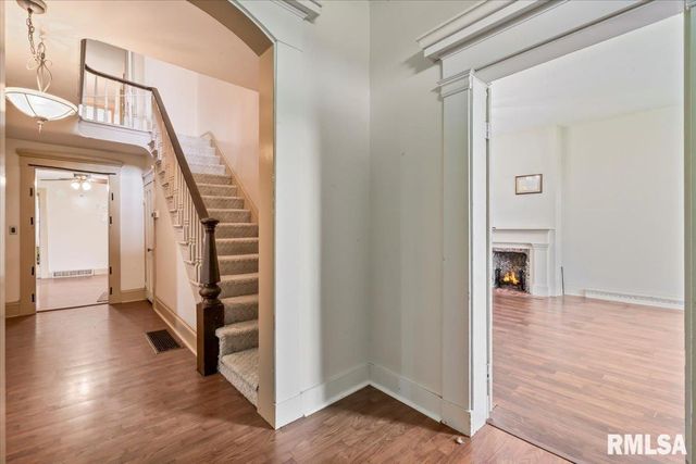 4804 NORTHWEST Boulevard, Davenport, IA 52806