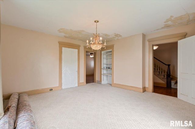 4804 NORTHWEST Boulevard, Davenport, IA 52806