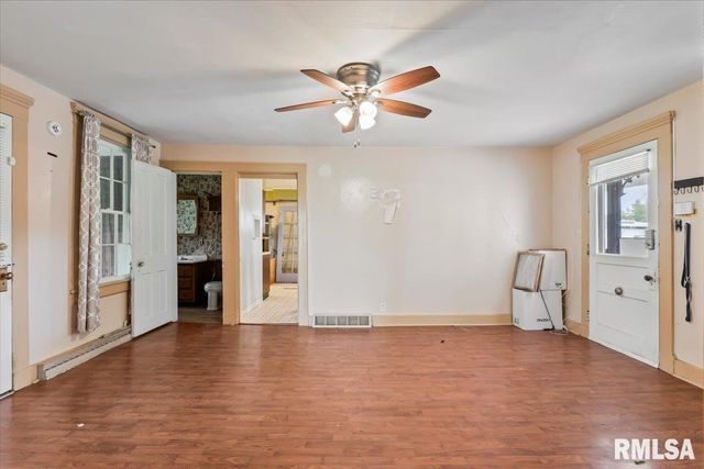 4804 NORTHWEST Boulevard, Davenport, IA 52806