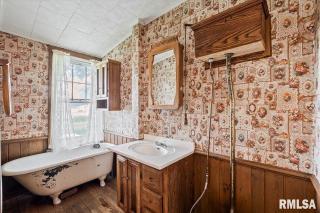 4804 NORTHWEST Boulevard, Davenport, IA 52806