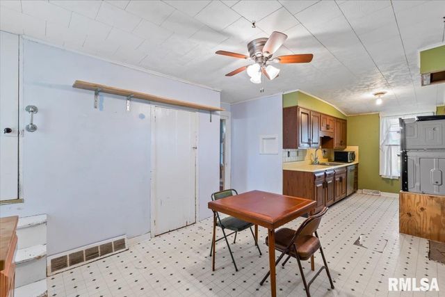 4804 NORTHWEST Boulevard, Davenport, IA 52806