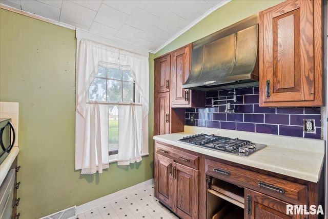 4804 NORTHWEST Boulevard, Davenport, IA 52806