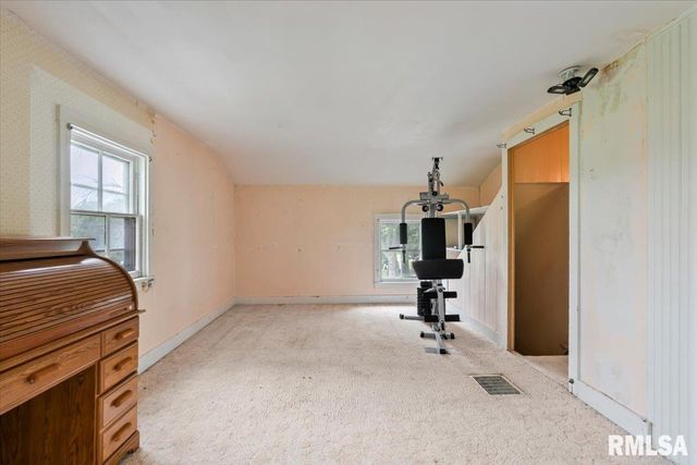 4804 NORTHWEST Boulevard, Davenport, IA 52806