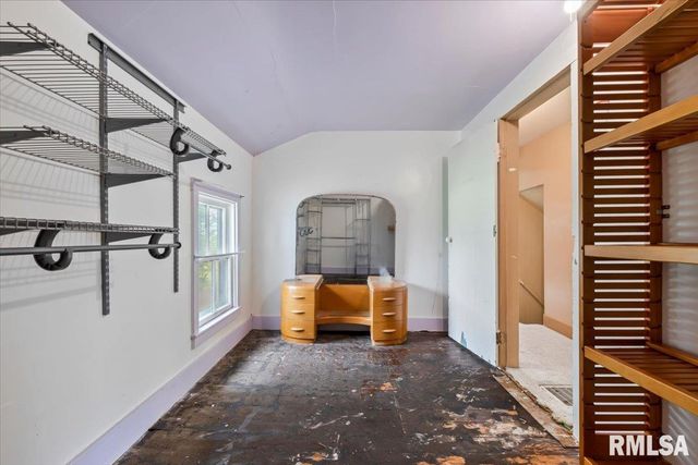 4804 NORTHWEST Boulevard, Davenport, IA 52806