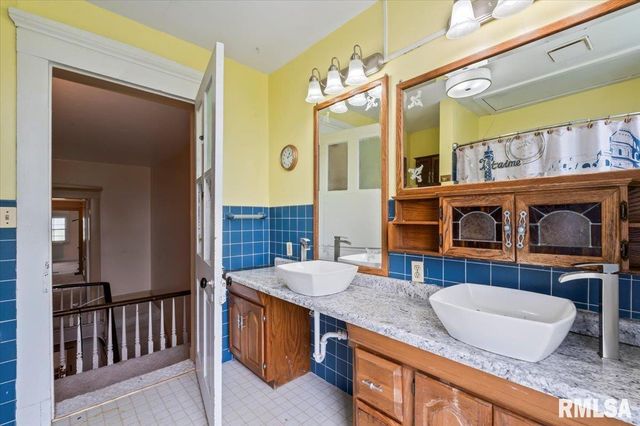 4804 NORTHWEST Boulevard, Davenport, IA 52806