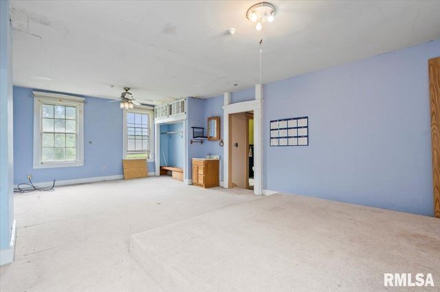 4804 NORTHWEST Boulevard, Davenport, IA 52806