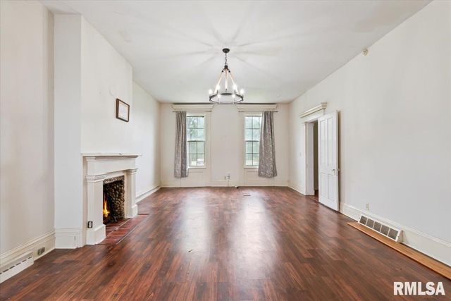 4804 NORTHWEST Boulevard, Davenport, IA 52806