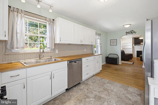 2114 SHAARON DR, Lancaster, PA 17601