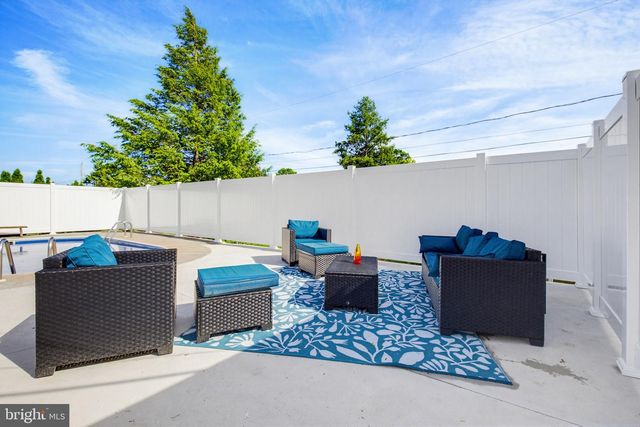 2114 SHAARON DR, Lancaster, PA 17601
