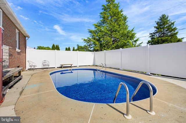 2114 SHAARON DR, Lancaster, PA 17601