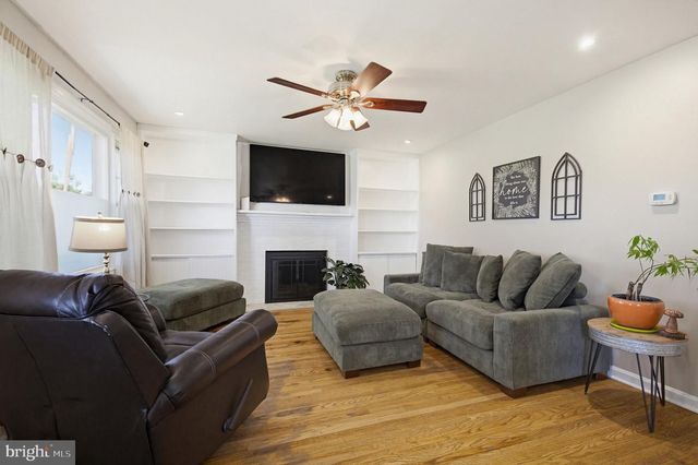 2114 SHAARON DR, Lancaster, PA 17601