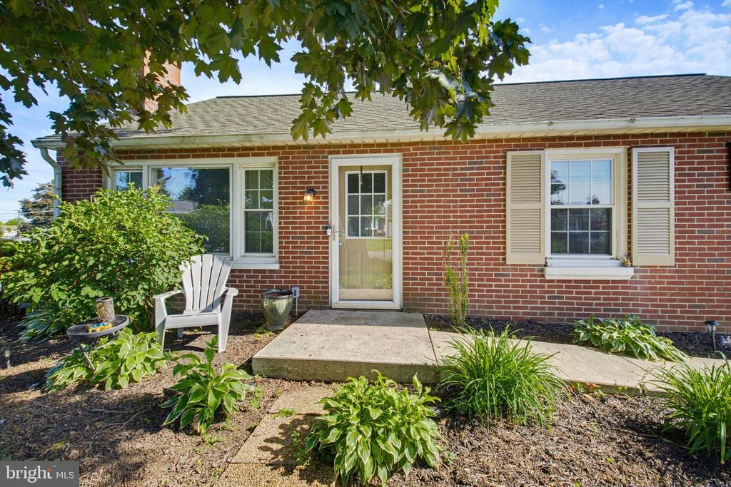 2114 SHAARON DR, Lancaster, PA 17601