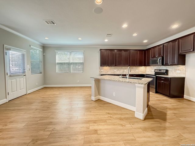 8720 Indian Bluff, Converse, TX 78109