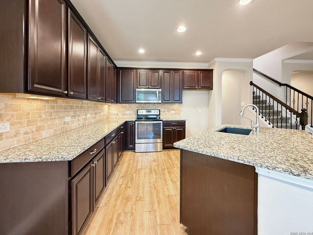 8720 Indian Bluff, Converse, TX 78109