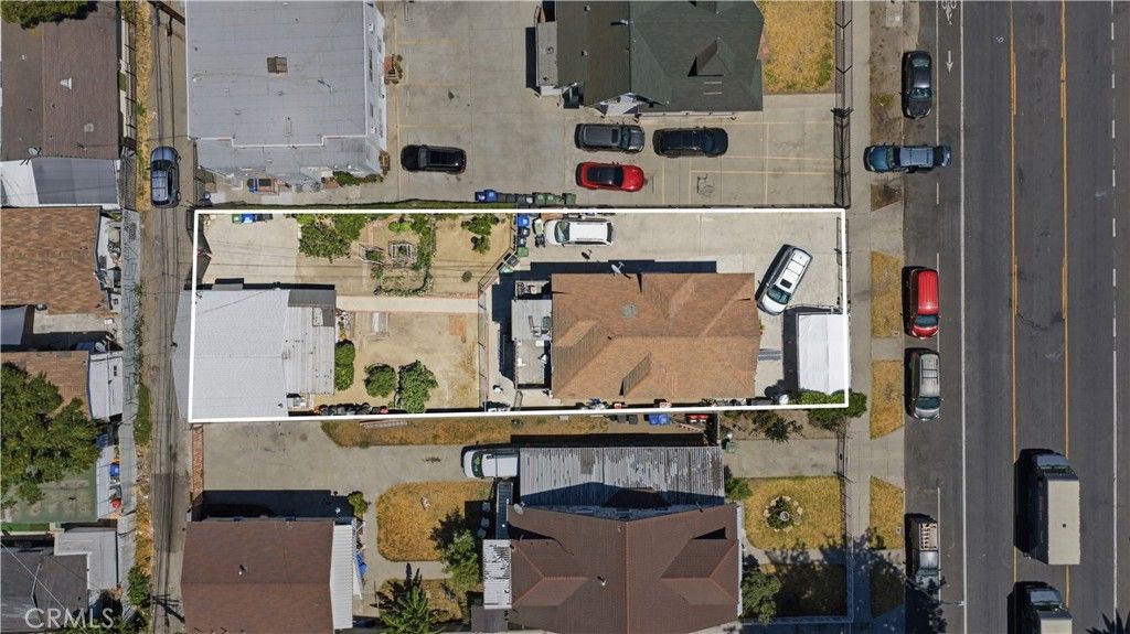 Image 1 of property listing at 927 E 28th St, Los Angeles, CA 90011