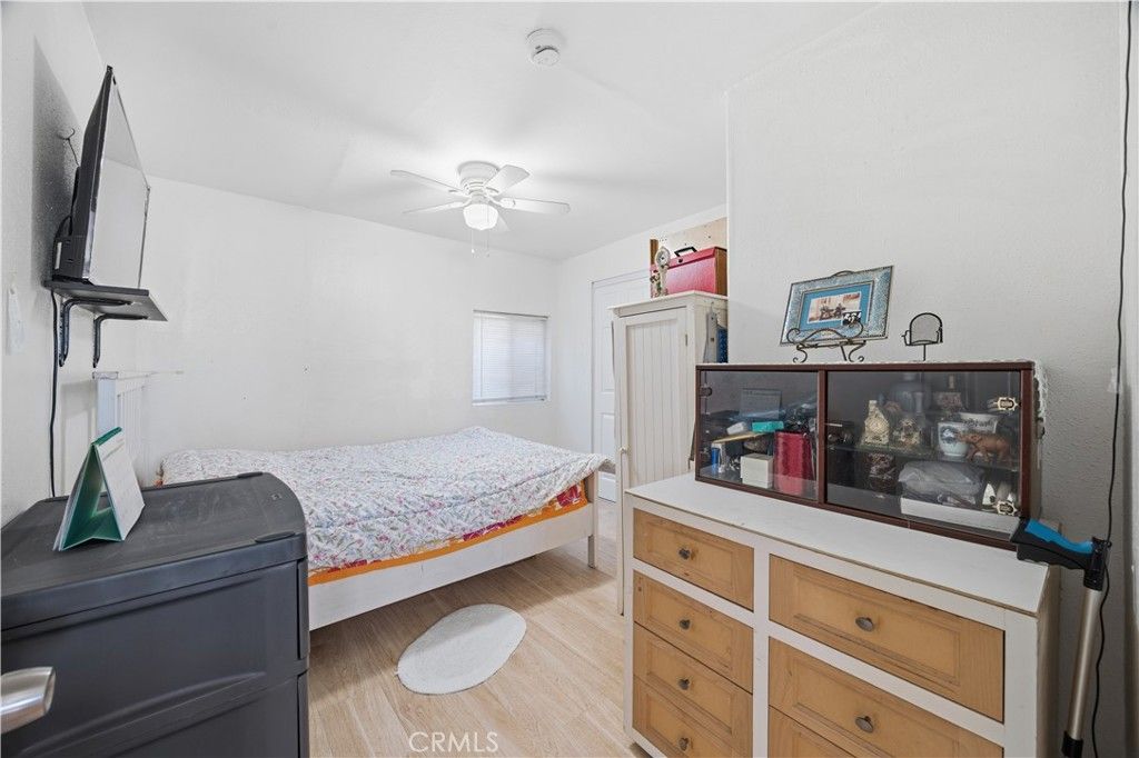 Image 12 of property listing at 927 E 28th St, Los Angeles, CA 90011