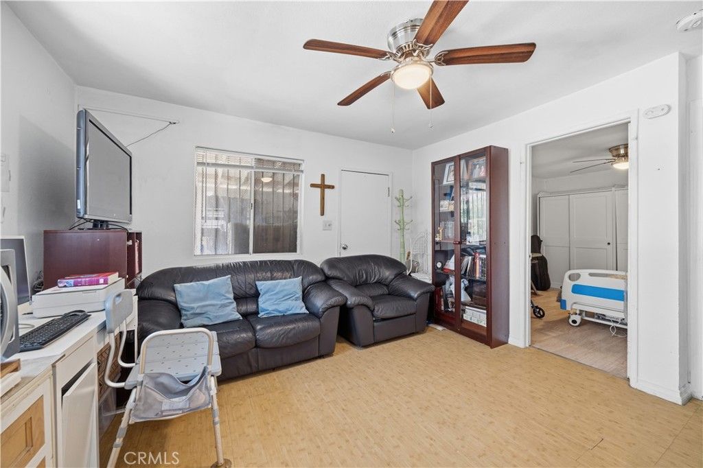 Image 16 of property listing at 927 E 28th St, Los Angeles, CA 90011