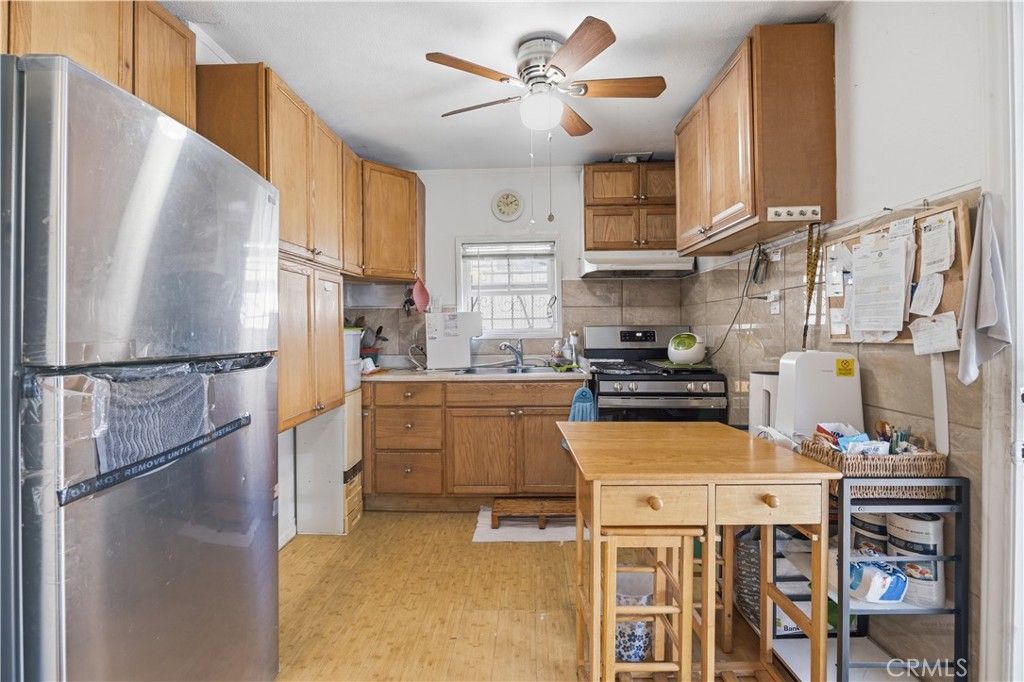 Image 17 of property listing at 927 E 28th St, Los Angeles, CA 90011